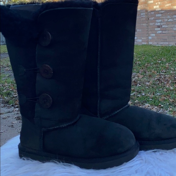 UGG BAILEY BUTTON TRIPLET SHEARLING BOOTS BLACK - Picture 3 of 14